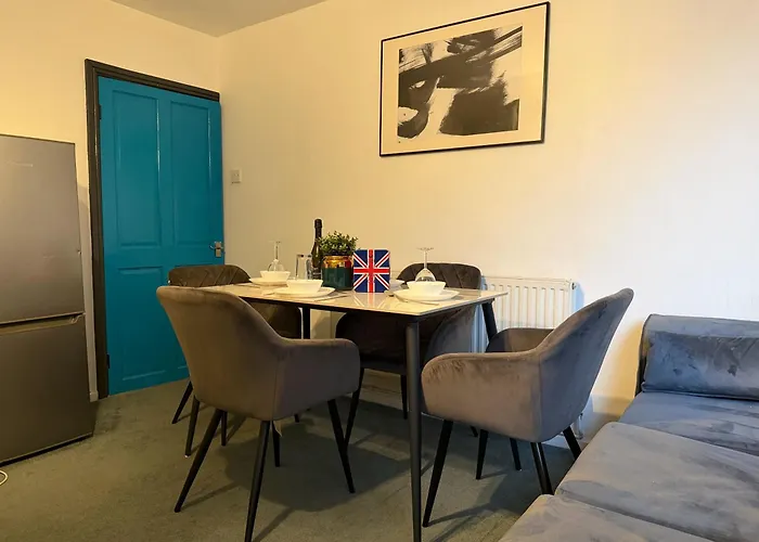 Tudors Esuites Two Bedroom Central Apartments - 6&6Au Birmingham