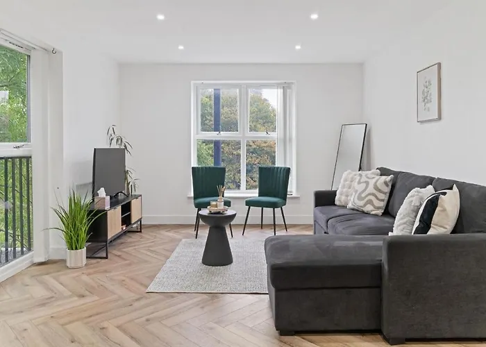 Modern Luxury Flat, 2Br, Sleeps 6 Apartment Birmingham