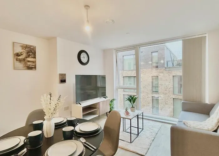 Modern 2Bed Apartment In Birmingham City Centre 2 Mins From Train Station With Free Parking And Wifi
