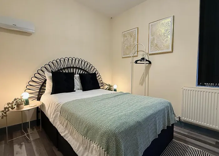 Stylish 1-Bed Apartment In Central Birmingham