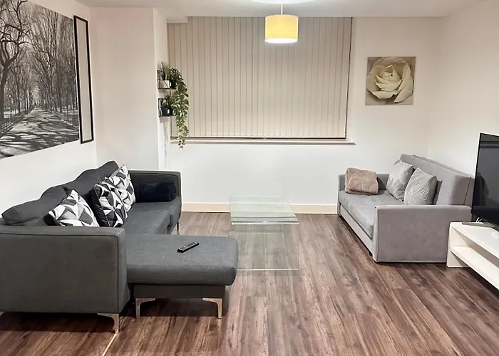 2 Bed Apartment, Free Parking, Broad St Bham City Centre, Sleeps 4 Birmingham