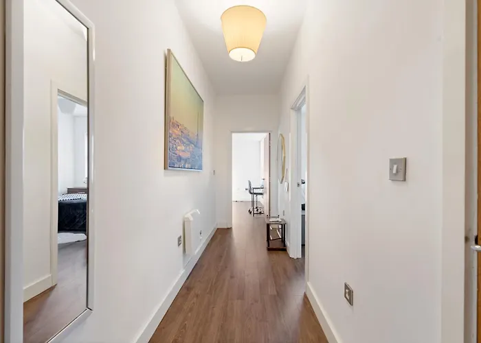 City Centre, 2 Bed, 2 Bath Gated Apartment Birmingham