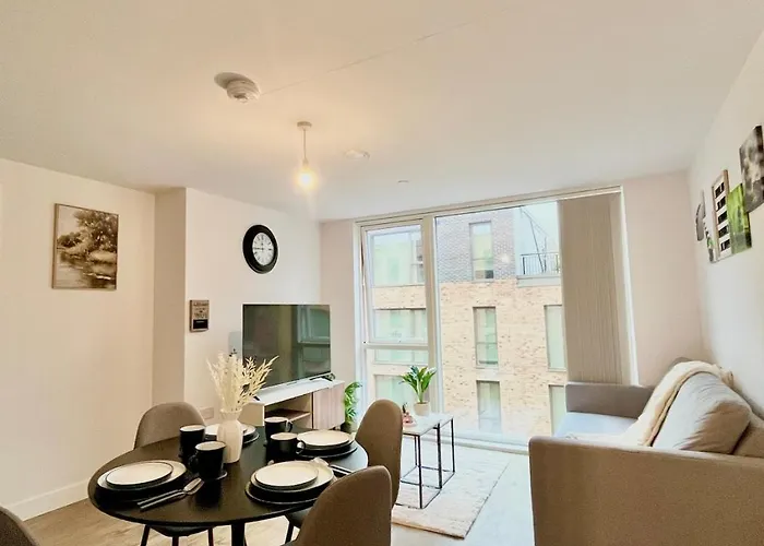 Modern 2Bed Apartment In Birmingham City Centre 2 Mins From Train Station With Free Parking And Wifi