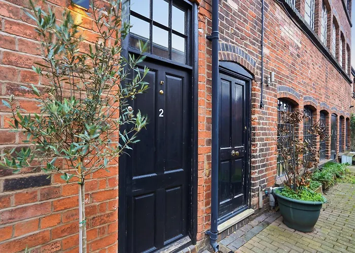 City Penthouse With 3 Floors , Super King Bed , With Secret Garden Birmingham