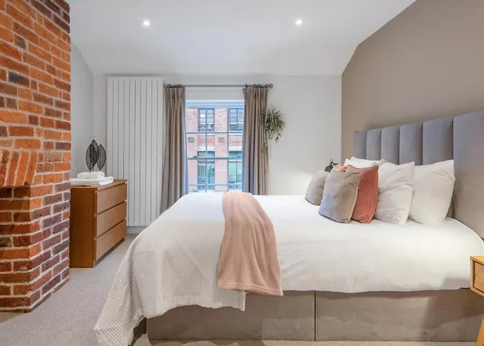 Osbourne House Pink 2 Bed, 2 And Half Bath Apartment Birmingham