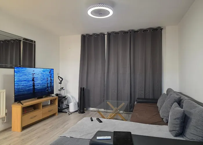 Luxury 2 Bedroom City Centre Apartment Up To 6 Close To Utilita 1000Mbps Superfast Internet Birmingham