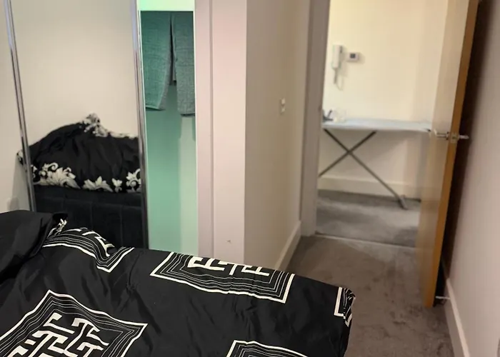 Free Parking Flat, Sleeps 3, Near Qe Hospital Apartment Birmingham