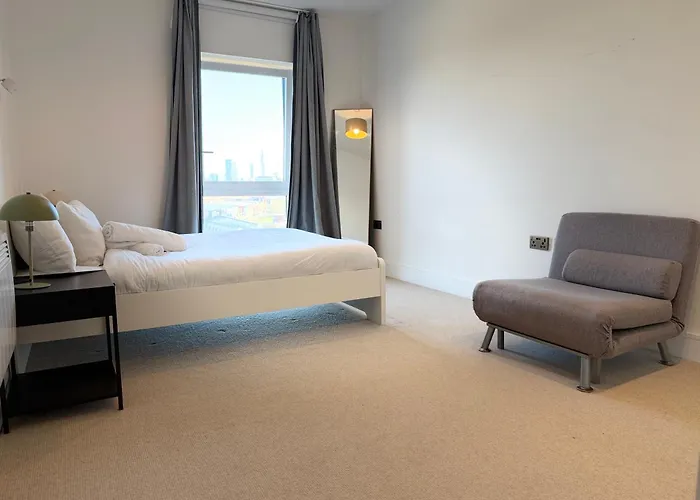 Stylish And Cozy One Bedoom Flat With Balcony & Ps5 In Birmingham Apartment