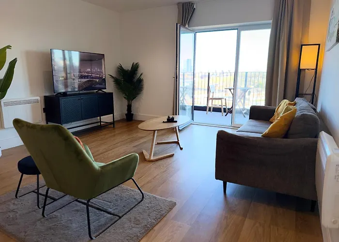 Stylish And Cozy One Bedoom Flat With Balcony & Ps5 In Birmingham Apartment