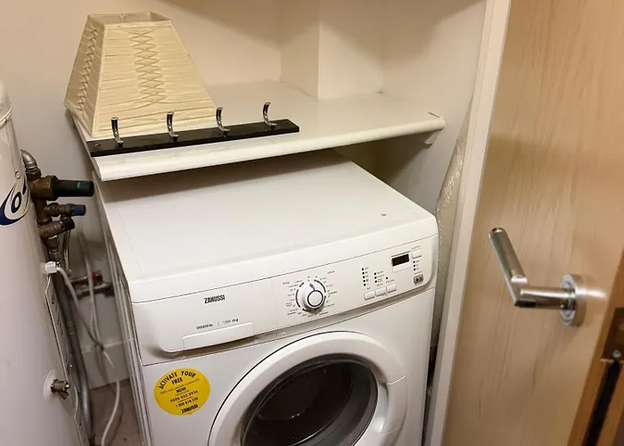 Free Parking Flat, Sleeps 3, Near Qe Hospital Apartment Birmingham