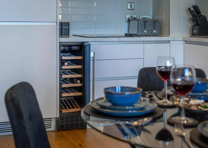 A&M Properties - Modern Birmingham Apartment
