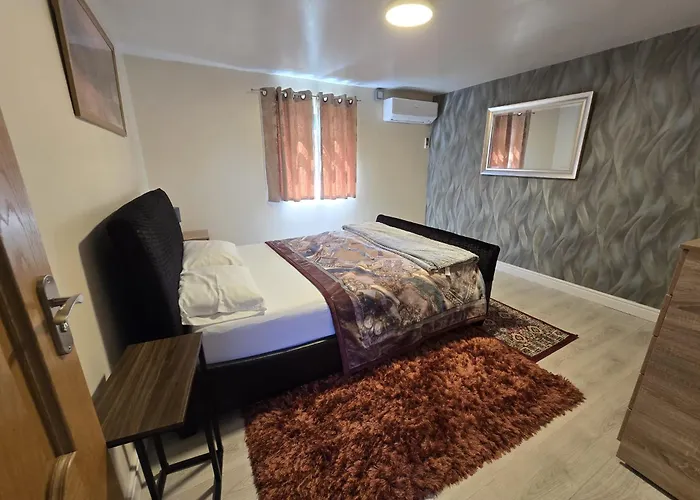 Cosey Home Near Nec & Birmingham Airport