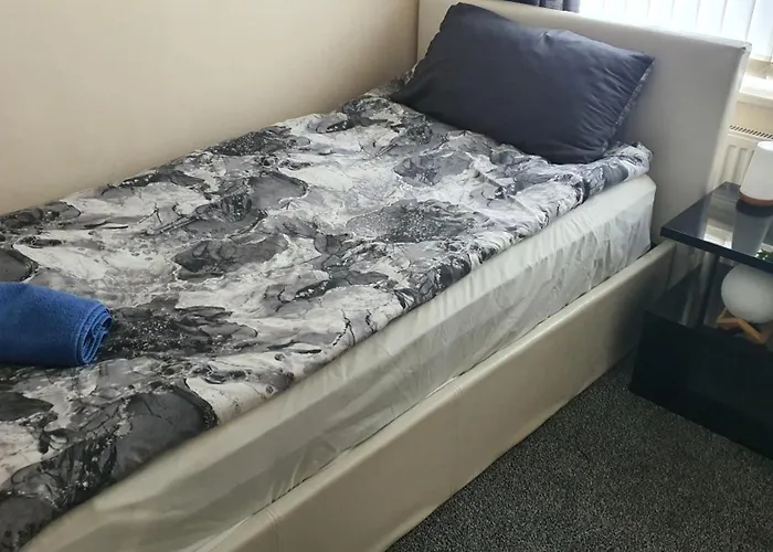 Spacious 3-Bedroom Home In Birmingham With Driveway Parking