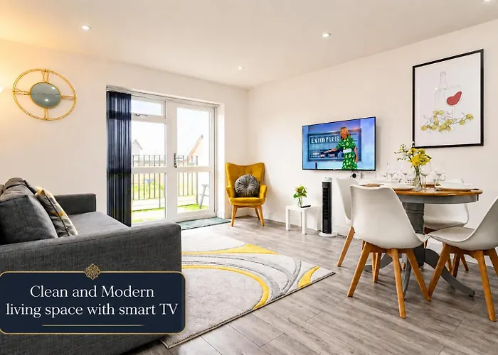 Bridge Court: Luxury Canal-View Apartments with Parking Birmingham