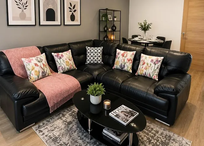 Spacious 2 Beds With Gated Free Parking Wifi,Netflix No Deposit Required Birmingham