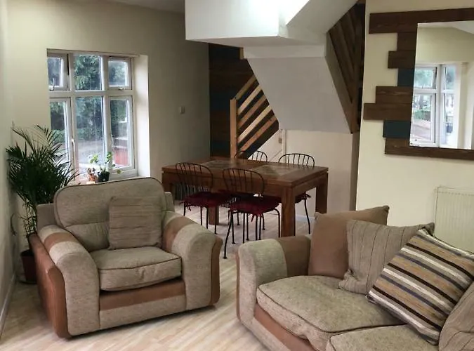 Treetops Flat2 Hall Green B28 Birmingham